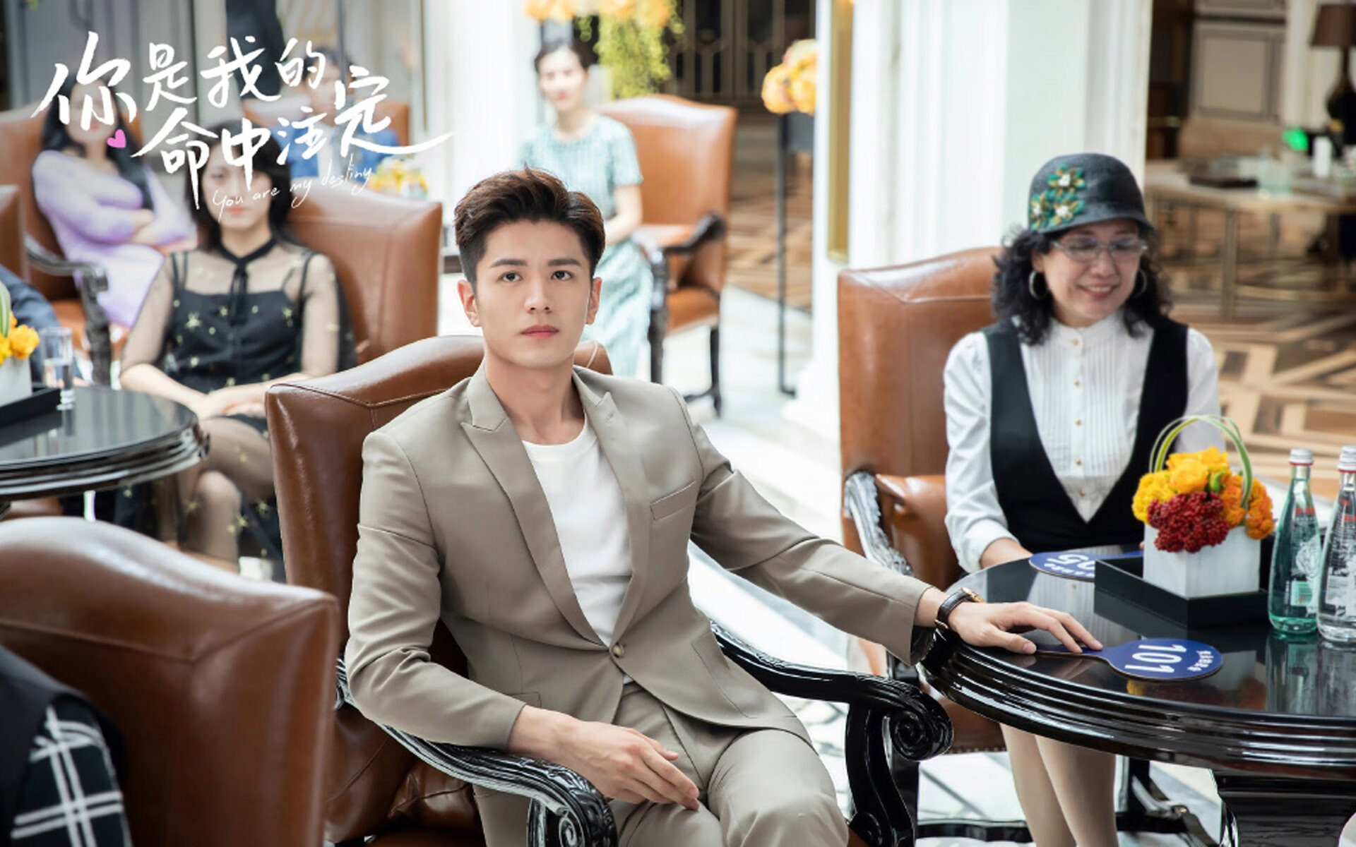 远射“星光闪耀”：足球场上的绝妙远射集锦，足球精彩远射视频